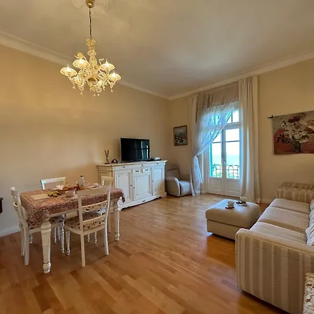 Vaste 2 Pieces Raffine Vue Centre Apartmán