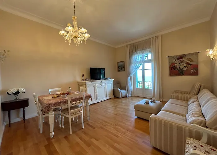 Vaste 2 Pieces Raffine Vue Centre Apartamento